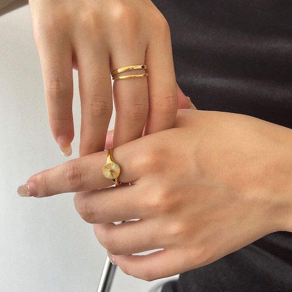 18K Gold Plated Soleil Sunburst Signet Ring - Picture 6 of 8